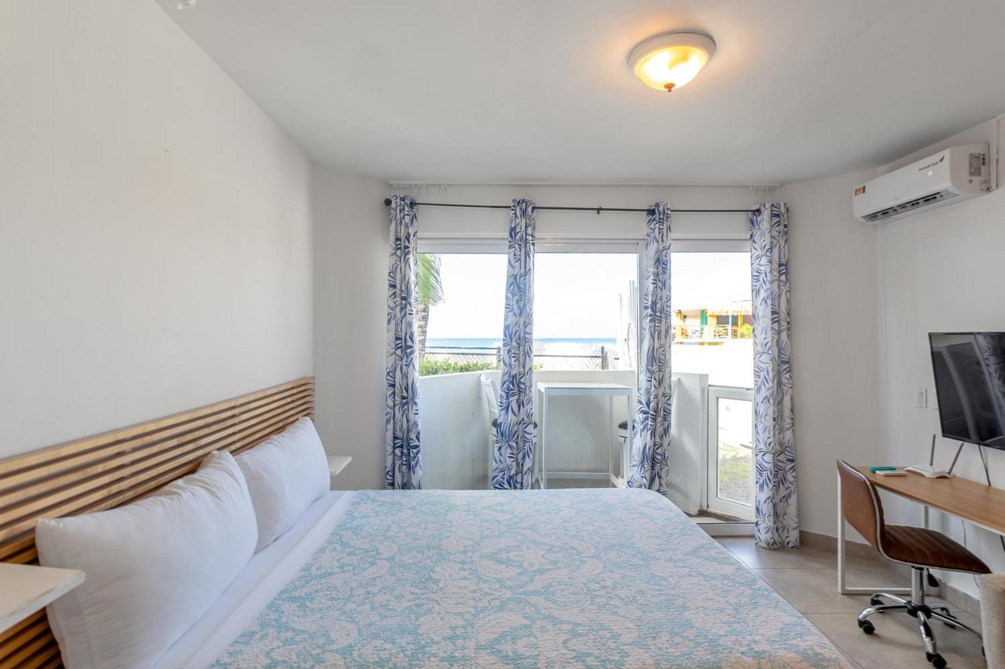 Maho Beach House - Petite Studio - Beach Access 외부 사진
