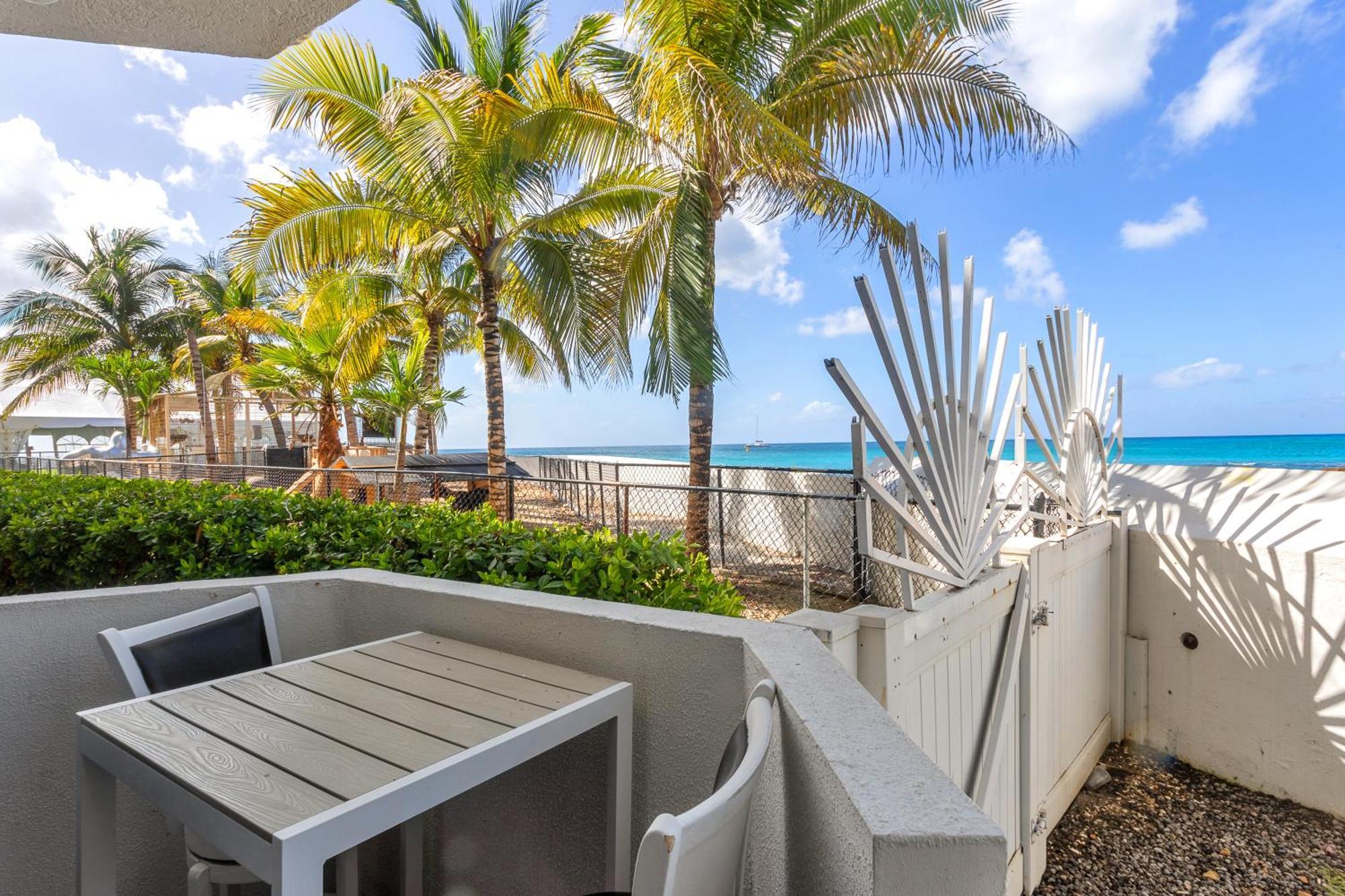 Maho Beach House - Petite Studio - Beach Access 외부 사진