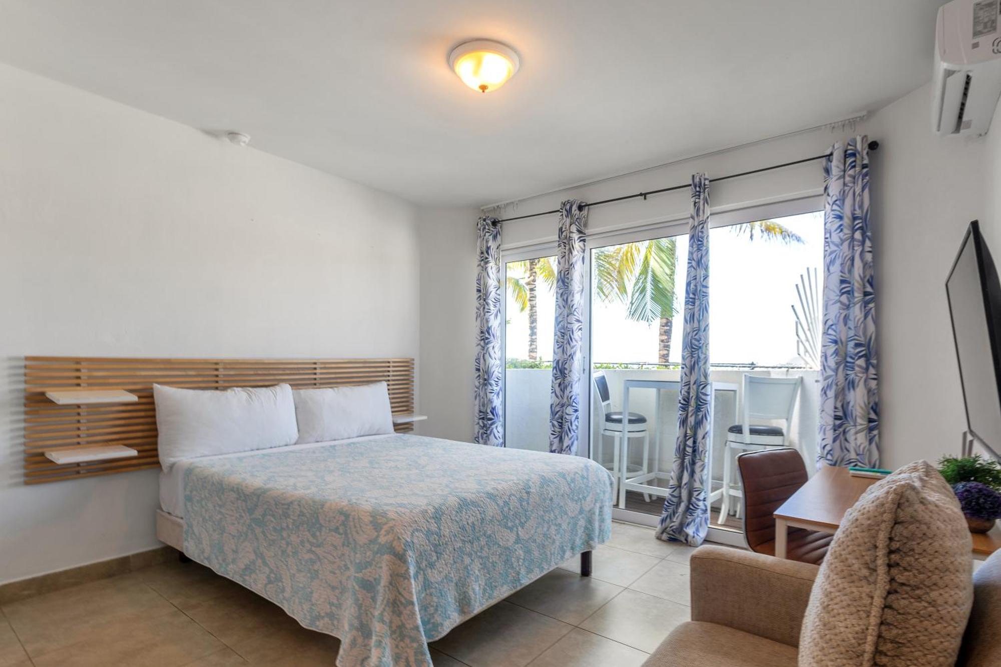 Maho Beach House - Petite Studio - Beach Access 외부 사진