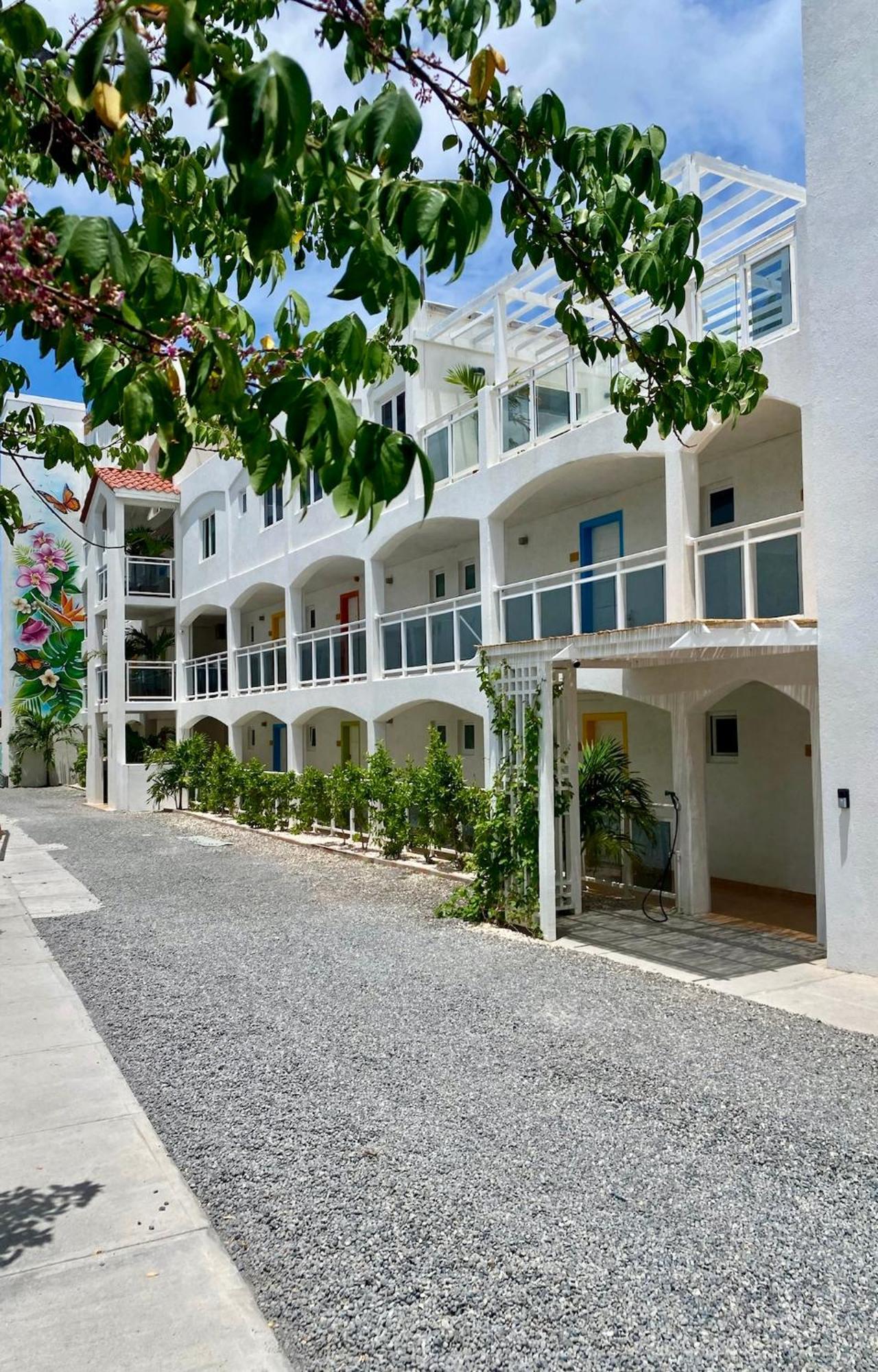 Maho Beach House - Petite Studio - Beach Access 외부 사진