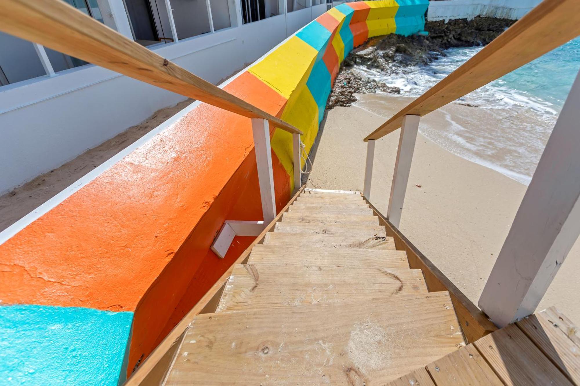 Maho Beach House - Petite Studio - Beach Access 외부 사진
